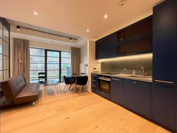 Studio To Rent In Goodluck Hope Walk, London, E14