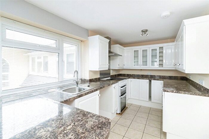 2 Bedroom Flat For Sale In St. Peters Hill, Brixham, Devon, TQ5