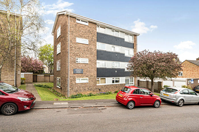 2 Bedroom Apartment For Sale In Sutton Grove, Sutton, SM1