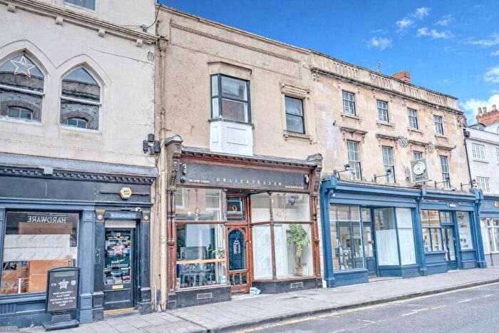 2 Bedroom Apartment For Sale In Wood Street, Old Town, Swindon, Wiltshire, SN1