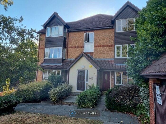 Studio To Rent In Orchard Grove, London, SE20