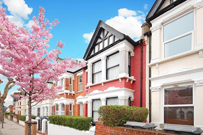 4 Bedroom Flat To Rent In St. Johns Avenue, London, NW10