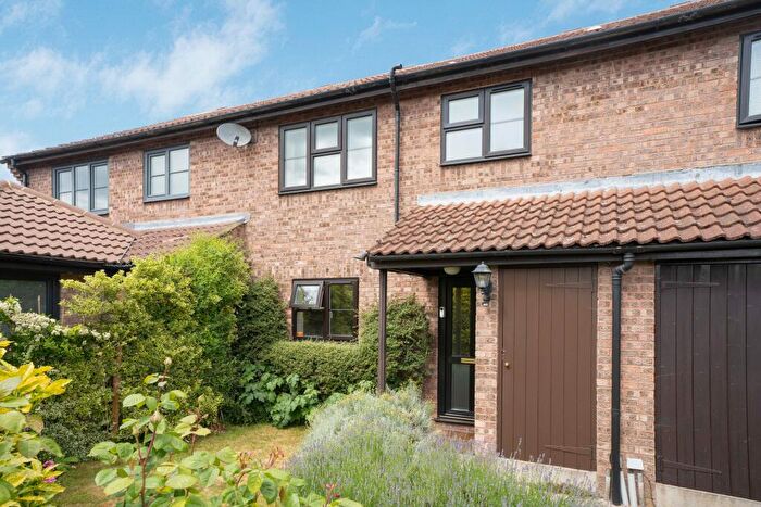 3 Bedroom Terraced House For Sale In Boissy Close, St Albans, AL4
