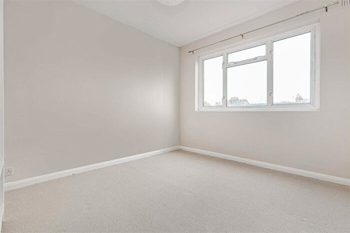 1 Bedroom Flat For Sale In Coronation Court, Brewster Gardens, North Kensignton, W10