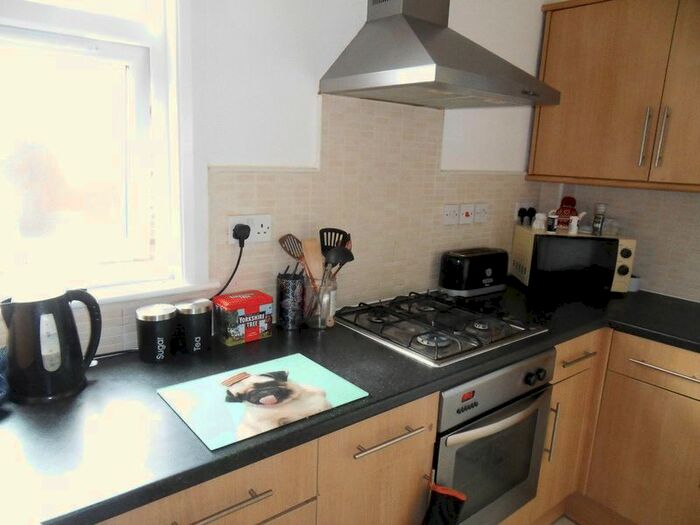 3 Bedroom Flat To Rent In Dagmar Avenue, Wembley, HA9