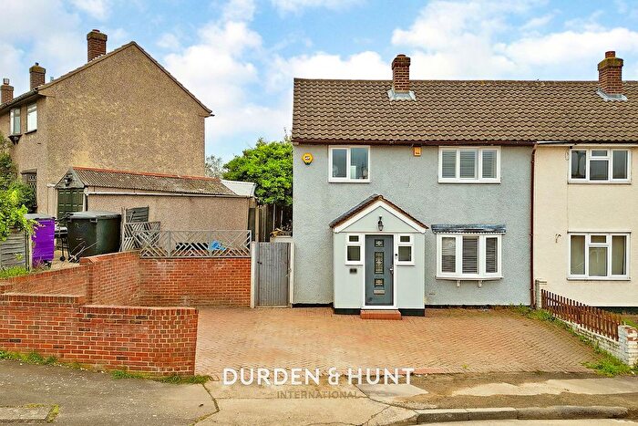 3 Bedroom End Of Terrace House For Sale In Upton Close, Stanford-Le-Hope, SS17