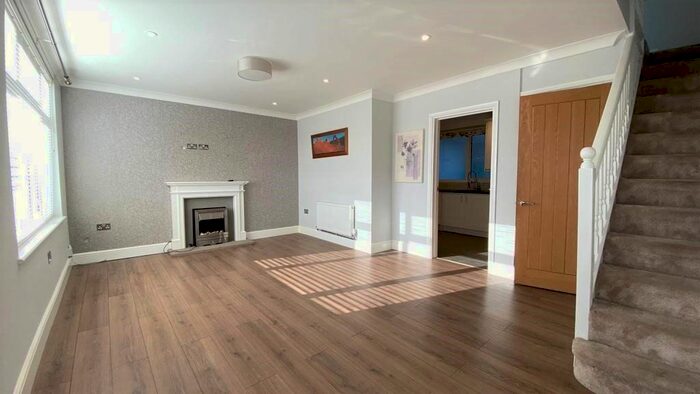 3 Bedroom Property To Rent In Tine Road, Chigwell IG7