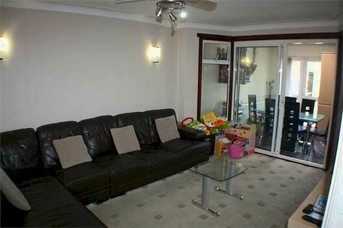 3 Bedroom Semi-Detached House To Rent In Girton Avenue, Kingsbury, London, NW9