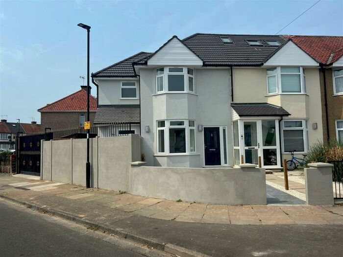 4 Bedroom End Of Terrace House To Rent In The Brightside, Enfield, EN3