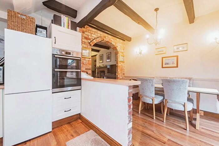 2 Bedroom Cottage For Sale In Church Lane, Thatcham, RG19