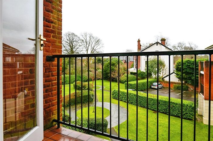 2 Bedroom Flat For Sale In London Road, Reading, Berkshire, RG1