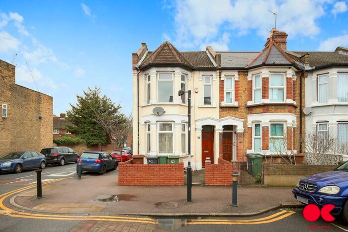 3 Bedroom End Of Terrace House To Rent In Adelaide Road, Leyton, London, E10