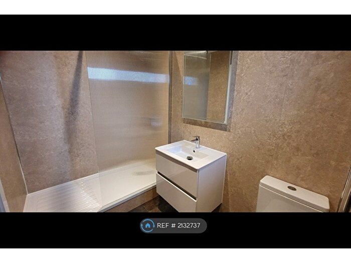 2 Bedroom Flat To Rent In Balham High Road, London, SW17