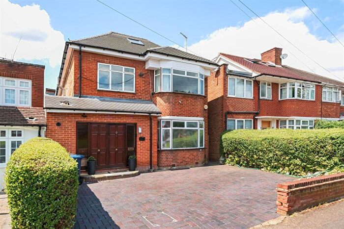 5 Bedroom Detached House For Sale In Francklyn Gardens, Edgware, HA8