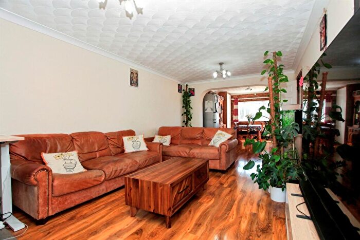 3 Bedroom Semi-Detached House For Sale In Brocklesby Gardens, Peterborough, PE3