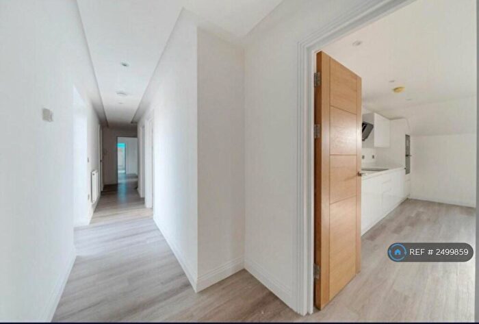 1 Bedroom Penthouse To Rent In Station Road, Loudwater, High Wycombe, HP10