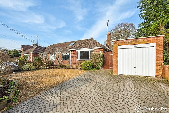 5 Bedroom Chalet For Sale In Sandy Lane, North Baddesley, Hampshire, SO52