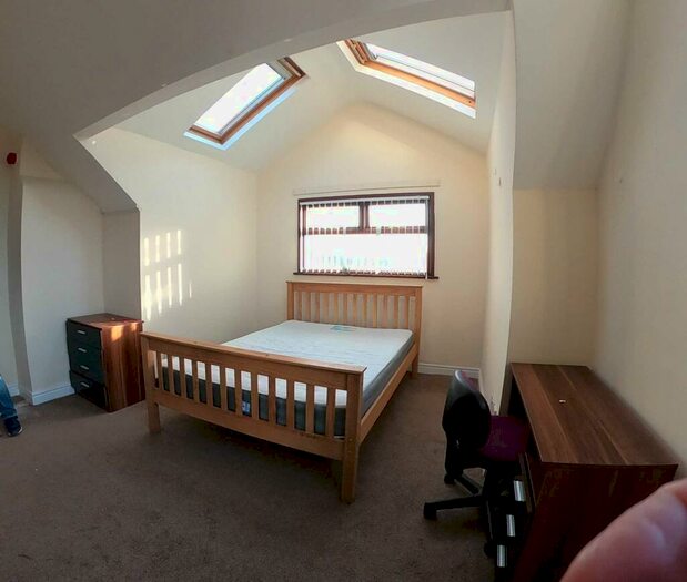 6 Bedroom Terraced House To Rent In Acomb Street, Manchester, M14