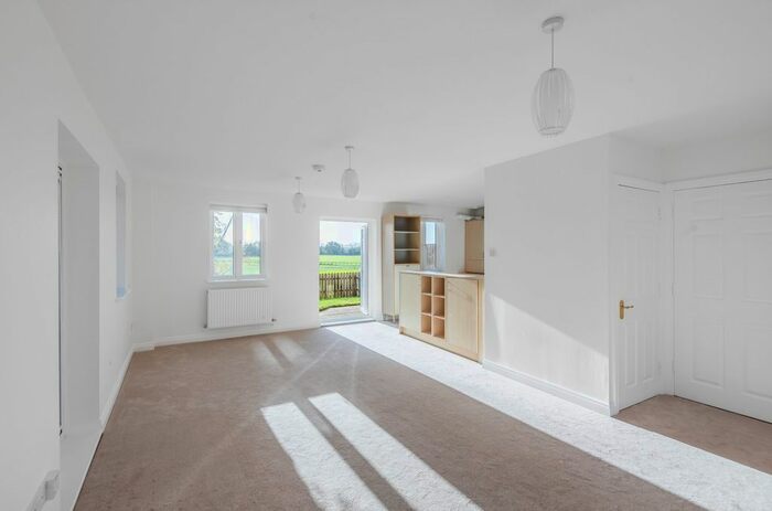 2 Bedroom Flat To Rent In Wetherby Way, Stratford-Upon-Avon, CV37