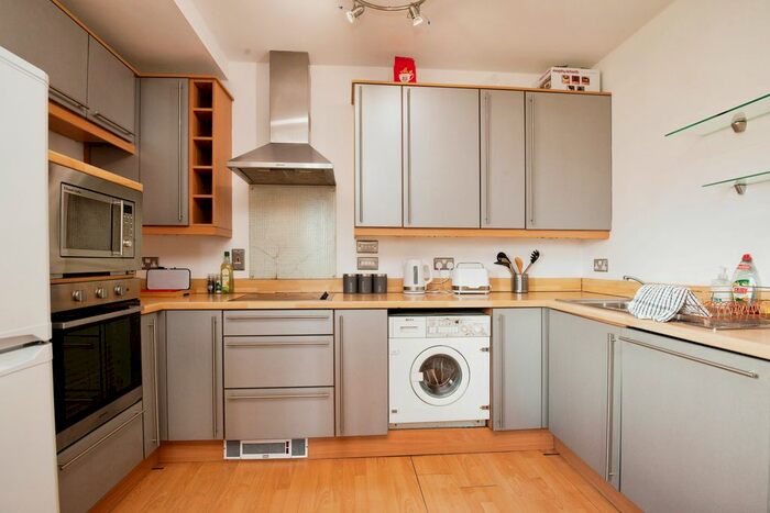 2 Bedroom Flat To Rent In Queen Street, Cardiff, CF10
