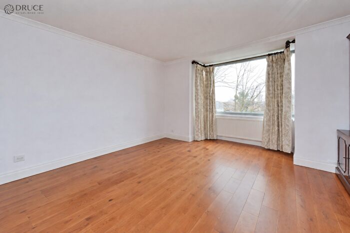 3 Bedroom Flat To Rent In Somerset Square, Holland Park, London, W14