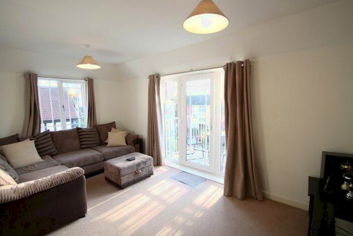 2 Bedroom Flat To Rent In Beckenham Grove, Bromley, BR2