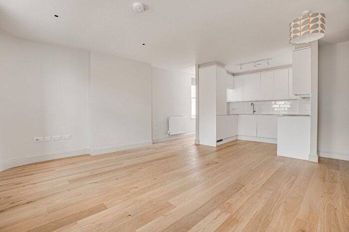 2 Bedroom Flat To Rent In Wandsworth Road, Clapham Town, SW8