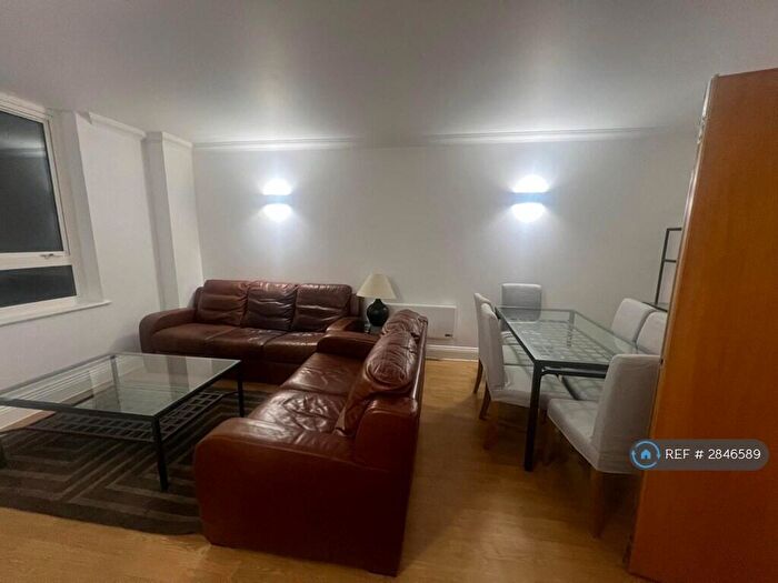 1 Bedroom Flat To Rent In Lanark Square, London, E14