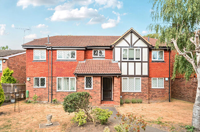 1 Bedroom Apartment For Sale In Chartwell Drive, Farnborough Village, Orpington, Kent, BR6