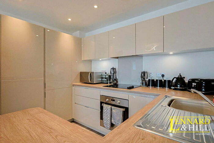 2 Bedroom Flat For Sale In Dovestone Close, Grays, RM20