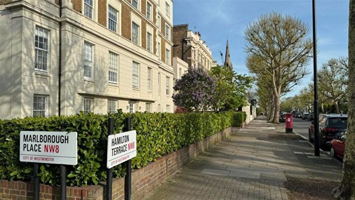 2 Bedroom Apartment To Rent In Hamilton Terrace, - Central Location, NW8