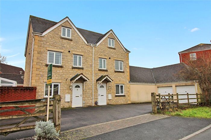 3 Bedroom Semi-Detached House For Sale In Hartington Road, Oakhurst, Swindon, SN25