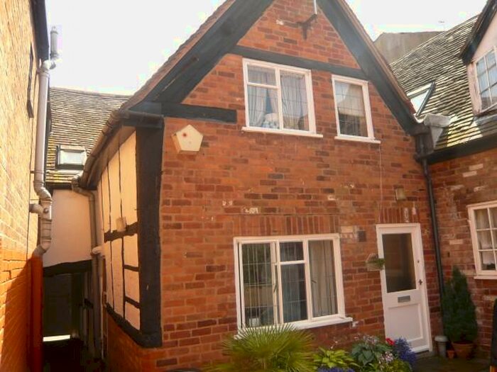 2 Bedroom Apartment To Rent In Smith Street, Warwick, CV34