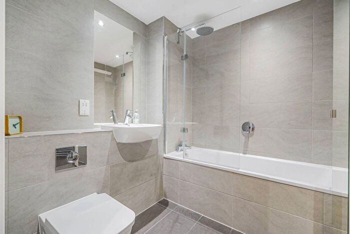1 Bedroom Flat To Rent In Churchyard Row, Elephant And Castle, London, SE11