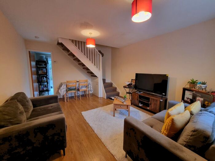 2 Bedroom Semi-Detached House To Rent In Calico Close, Salford, M3