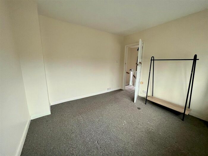 3 Bedroom Property To Rent In Kirkstall Industrial Park, Kirkstall Road, Leeds, LS4