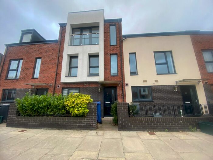 3 Bedroom Property To Rent In Woodfield Way, Balby, Doncaster, DN4