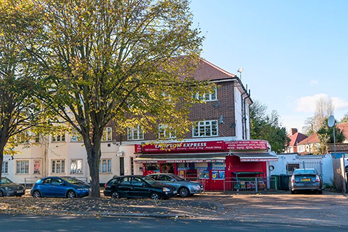 2 Bedroom Flat For Sale In Lampton Court, Lampton Road, Hounslow, Greater London, TW3