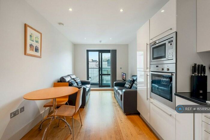 1 Bedroom Flat To Rent In City View Apartments, London, EC1N