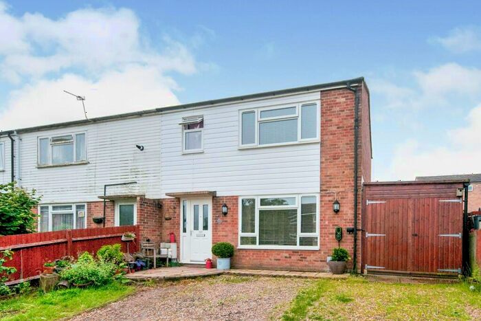 3 Bedroom Semi-Detached House To Rent In Observatory View, Hailsham, BN27