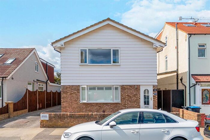 2 Bedroom Maisonette For Sale In Seaforth Avenue, Motspur Park, KT3