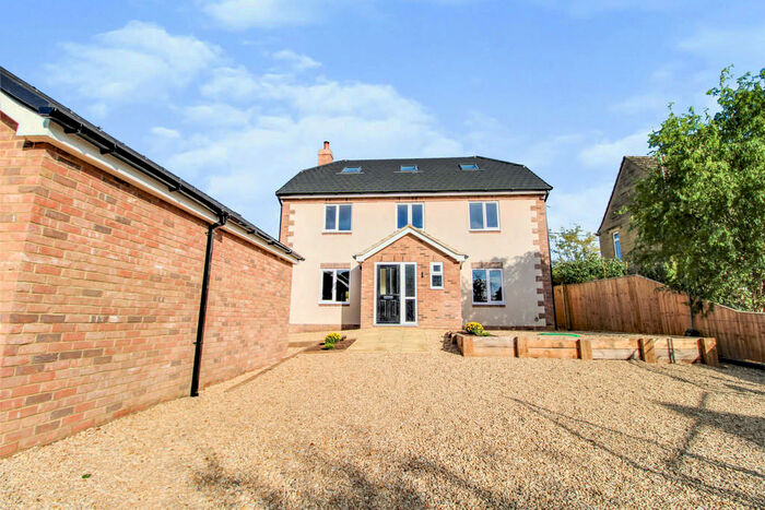 4 Bedroom Detached House For Sale In Redhills, Broad Town, SN4