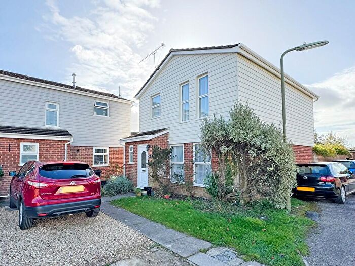 3 Bedroom Detached House For Sale In Meadowlands, Lymington, Hampshire, SO41