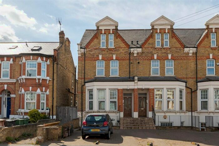 2 Bedroom Flat To Rent In Fairlop Road, London, E11