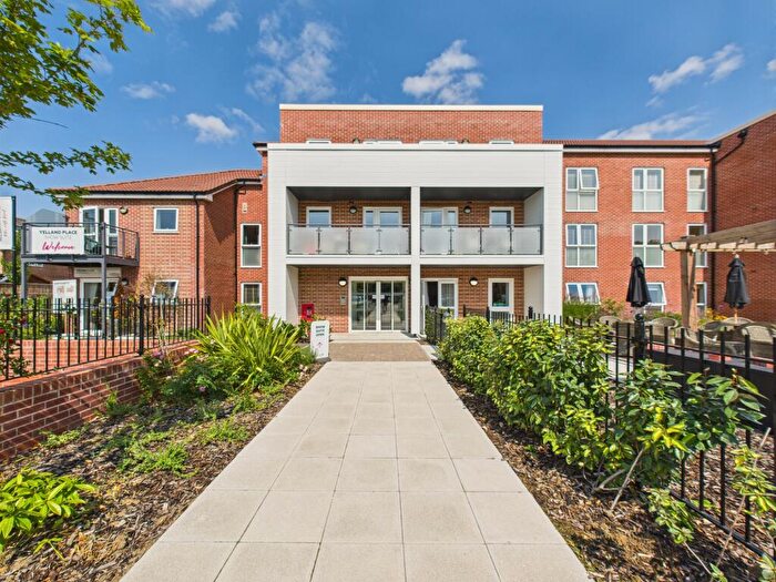 2 Bedroom Flat For Sale In New Road, Tadley, RG26