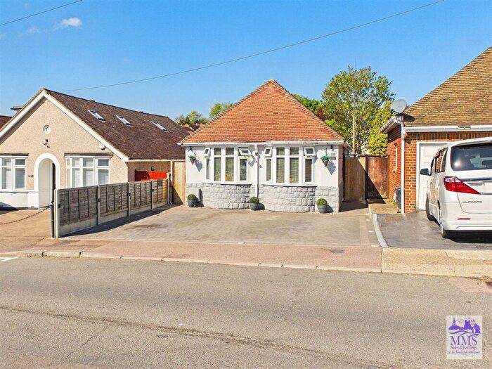 3 Bedroom Detached Bungalow For Sale In Elaine Avenue, Strood, ME2