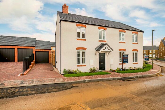 3 Bedroom Semi-Detached House For Sale In White Post Road, Bodicote, Banbury, OX15