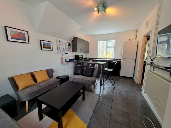 5 Bedroom Semi-Detached House To Rent In Colbourne Avenue, Brighton, BN2