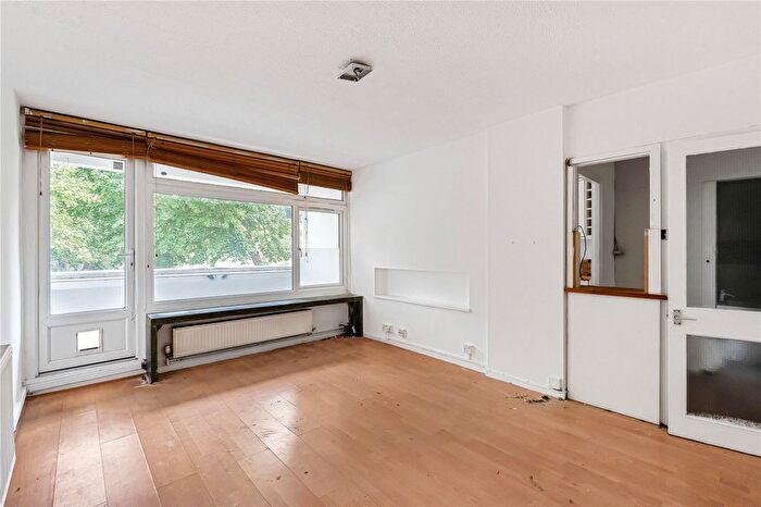 1 Bedroom Flat For Sale In Tunworth Crescent, London, SW15