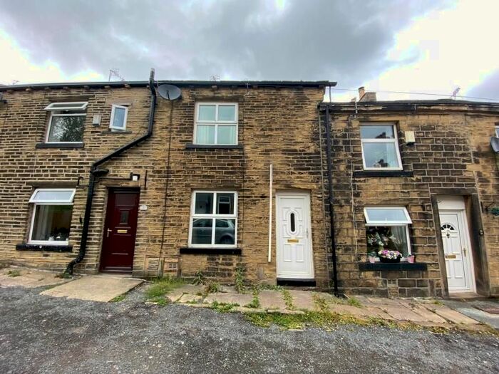 3 Bedroom Terraced House To Rent In Victoria Street, Wilsden, Bradford, BD15
